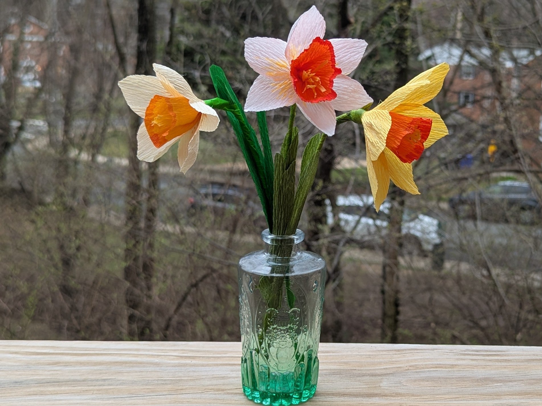 Daffodils in Bloom: Crepe Paper Flower Class (VA)